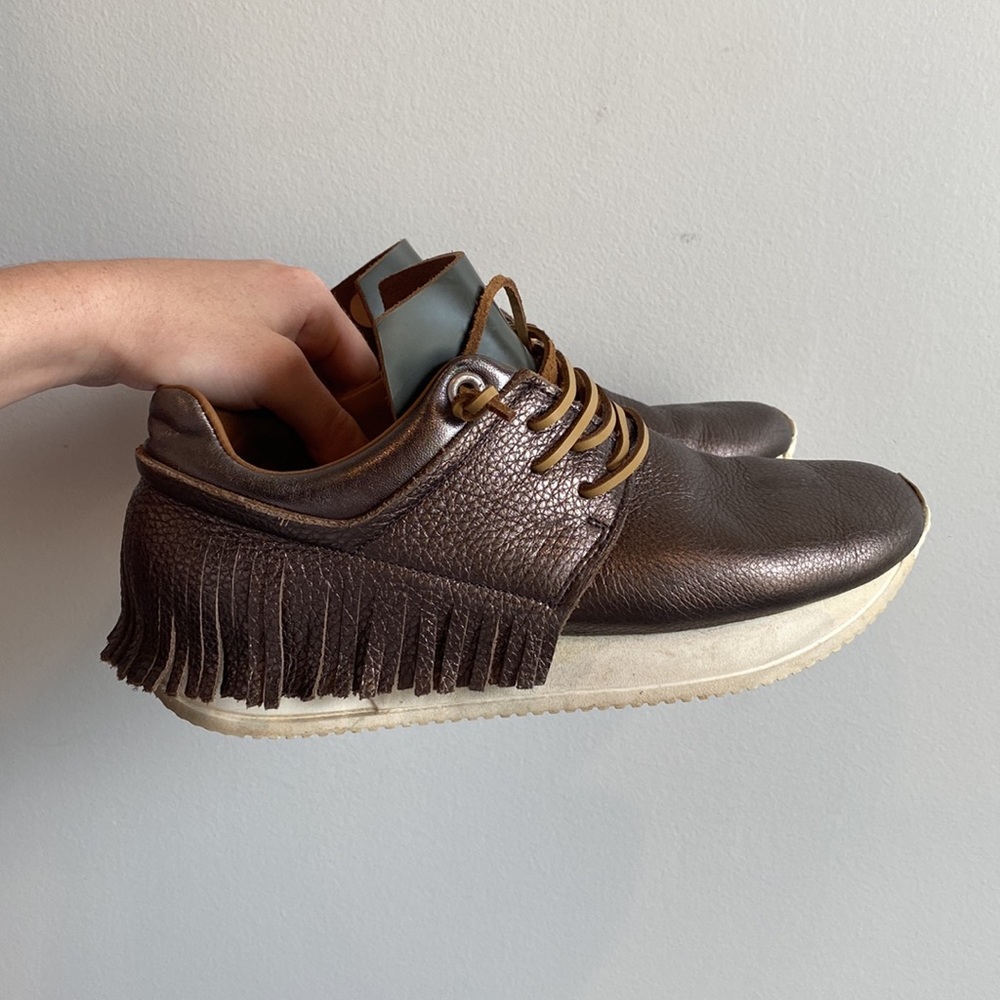 Esse Ut Esse Metallic Fringe Sneakers